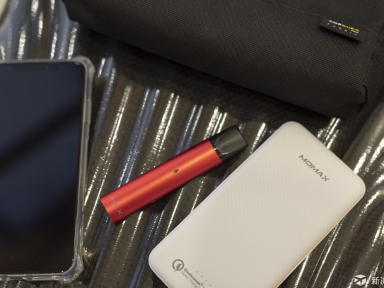 格调新章		，RELX悦刻皮革限量版，奢华无需张扬